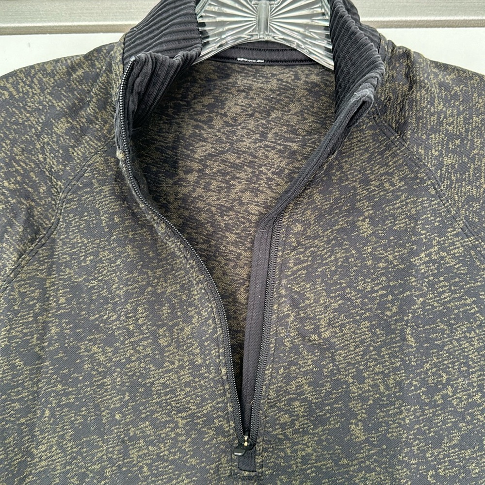 Lululemon Black and Green Size 4 Quarterzip
